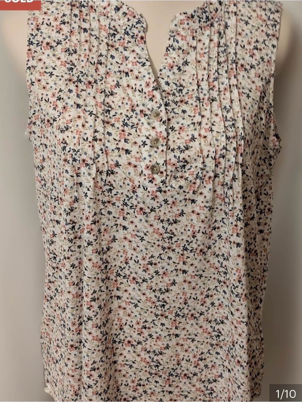 Eden & Olivia Sleeveless Floral Pintuck Top in Cream and Pink